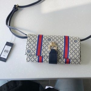 Tommy Hilfiger crossbody bag/wallet